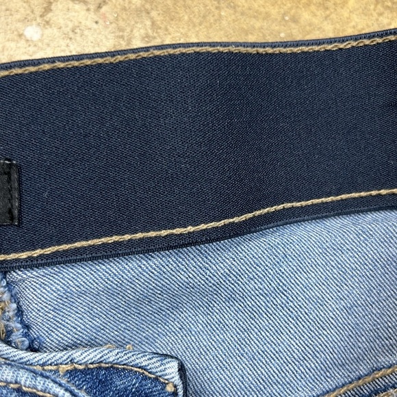 Jones New York Straight Leg Jean with banded waist
Size: 12 - Picture 7 of 7